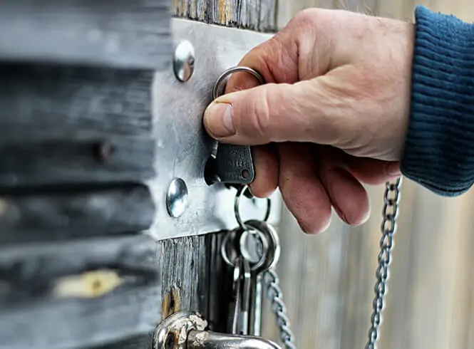 hand opening door with key